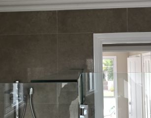 Glass Brace fitted to all Frameless Screens with pivot doors